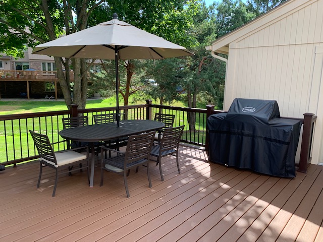 Custom wood deck with corner space for BBQ grill